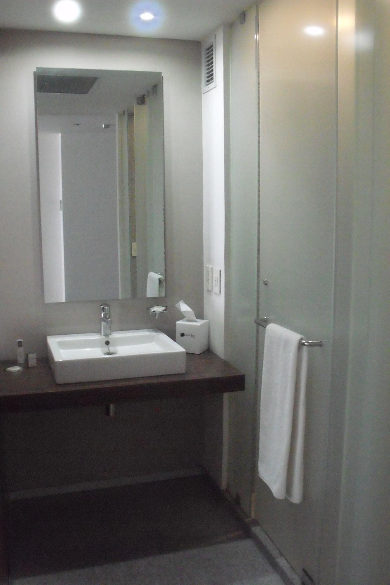 Casa Inn Premium Hotel Queretaro Miranda Ngoại thất bức ảnh A bathroom in a hotel