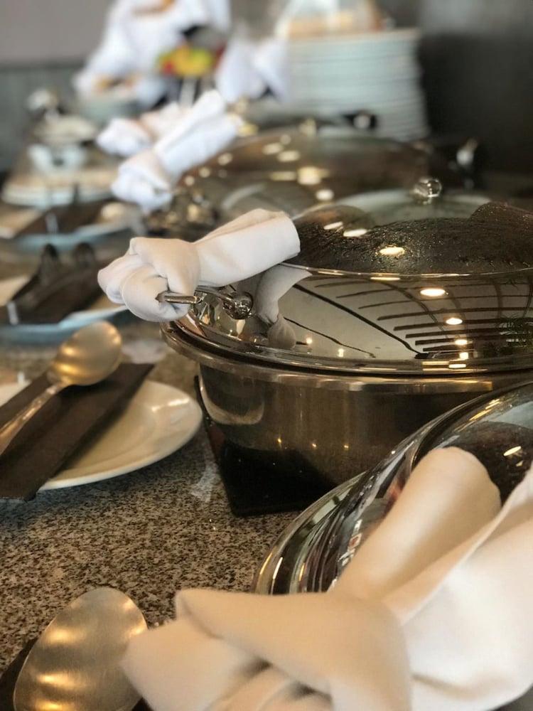 Casa Inn Premium Hotel Queretaro Miranda Ngoại thất bức ảnh A chafing dish