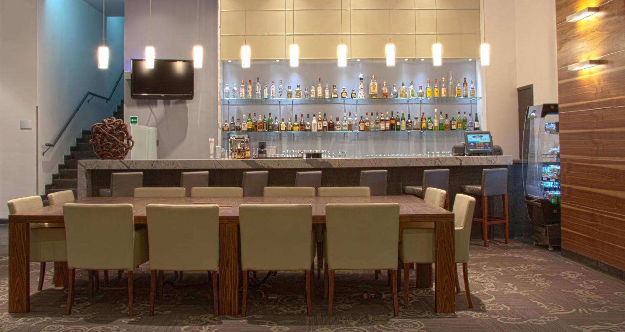 Casa Inn Premium Hotel Queretaro Miranda Ngoại thất bức ảnh The bar at the lounge