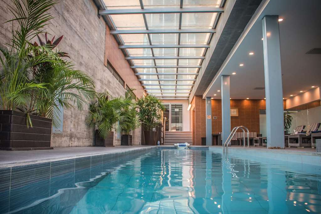 Casa Inn Premium Hotel Queretaro Miranda Tiện nghi bức ảnh The swimming pool at the hotel