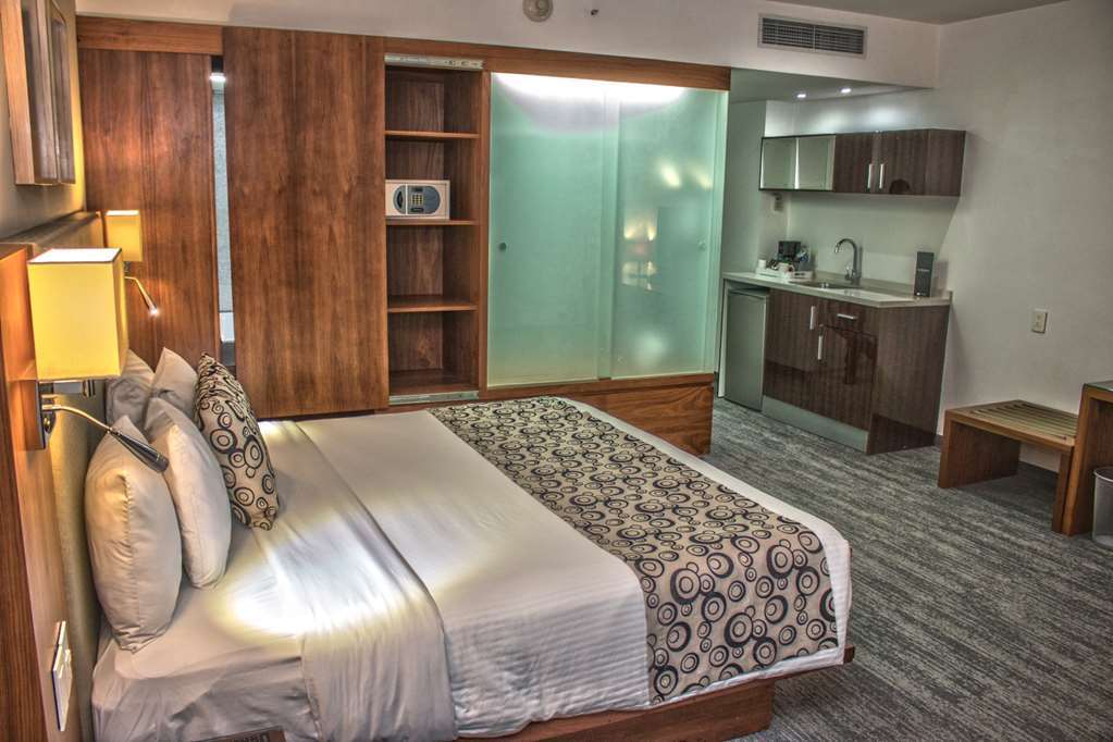 Casa Inn Premium Hotel Queretaro Miranda Phòng bức ảnh A room at the hotel